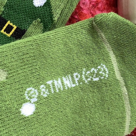 🏥  American Red Cross Elf Socks NWT Unisex - Picture 8 of 16